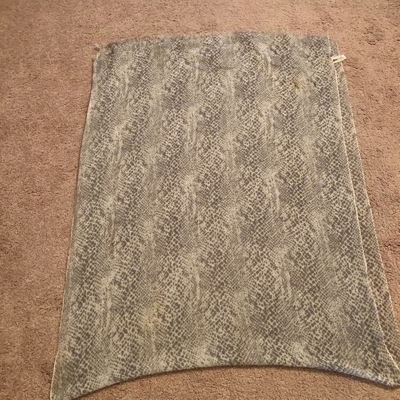 🧣Calvin Klein Scarf 🧣 - Picture 3 of 6